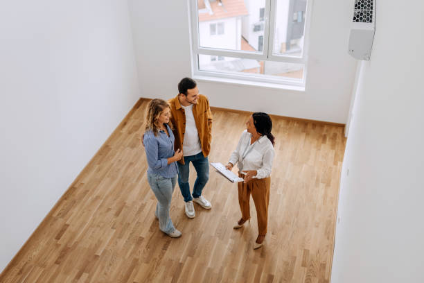 En 2025, plusieurs conditions d’obtention d’un prêt immobilier sont requises. Tout d’abord, les banques exigent un dossier solide.