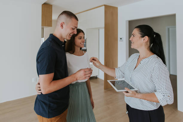 Le regroupement de prêts immobiliers séduit de plus en plus d’emprunteurs. En effet, cette solution permet de simplifier